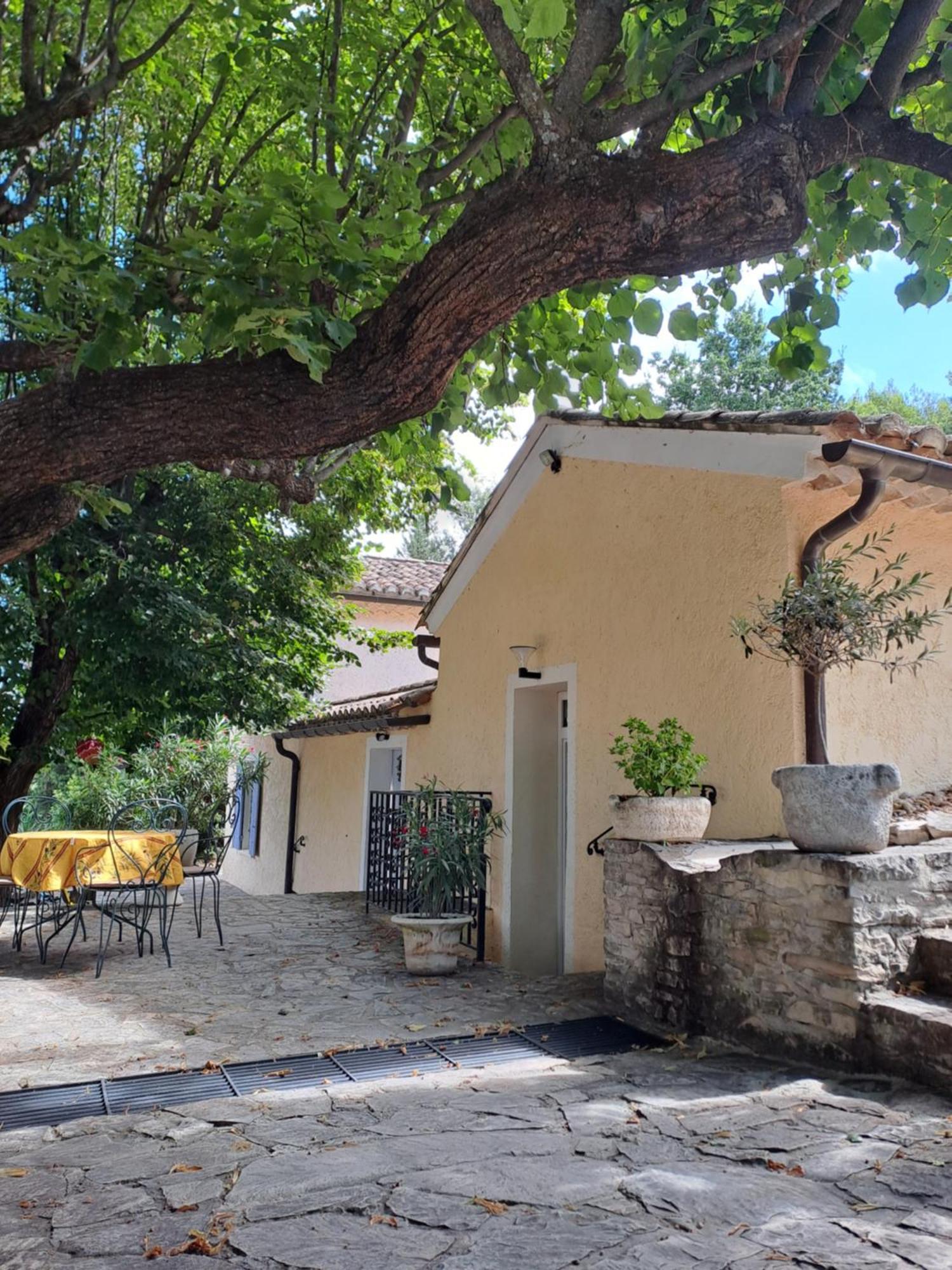 Les Deux Tilleuls Sablet Exterior photo